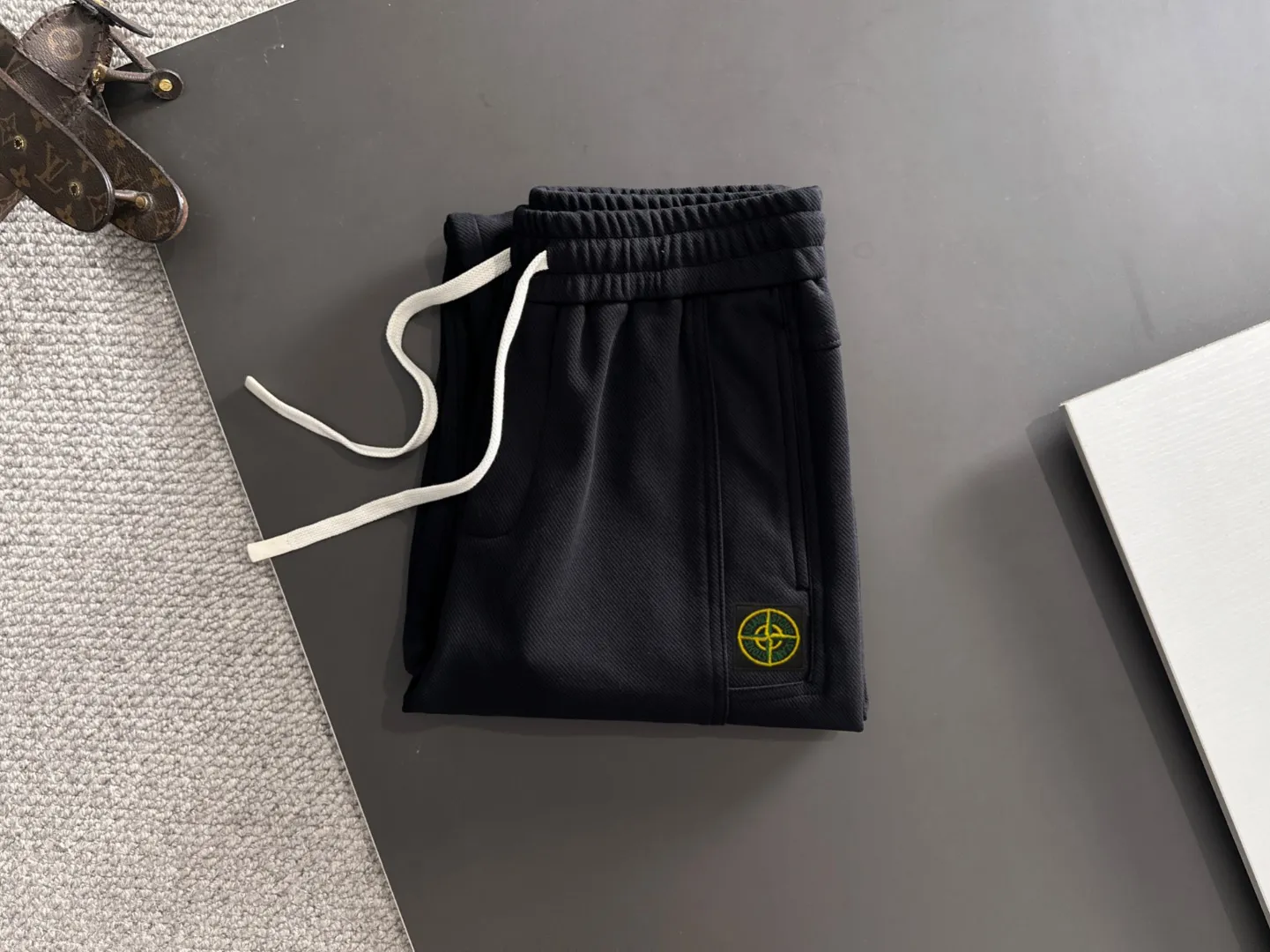 Next day shipping P360 Stone Island 2025 new autumn elastic band casual pants, thick counter-customized fabrics, high breathability and comfort, impeccable details, brand element design concept, reflecting high quality. It feels delicate and soft! It presents a casual cut and the upper body shape is great! Size: M-4XL